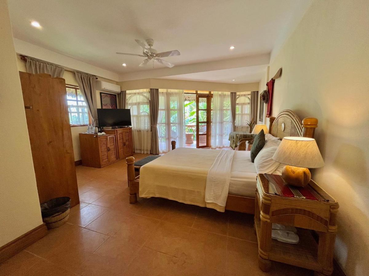 Resort Coco Grove Resort, Island