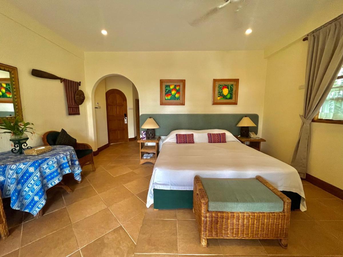 Coco Grove Resort, Island